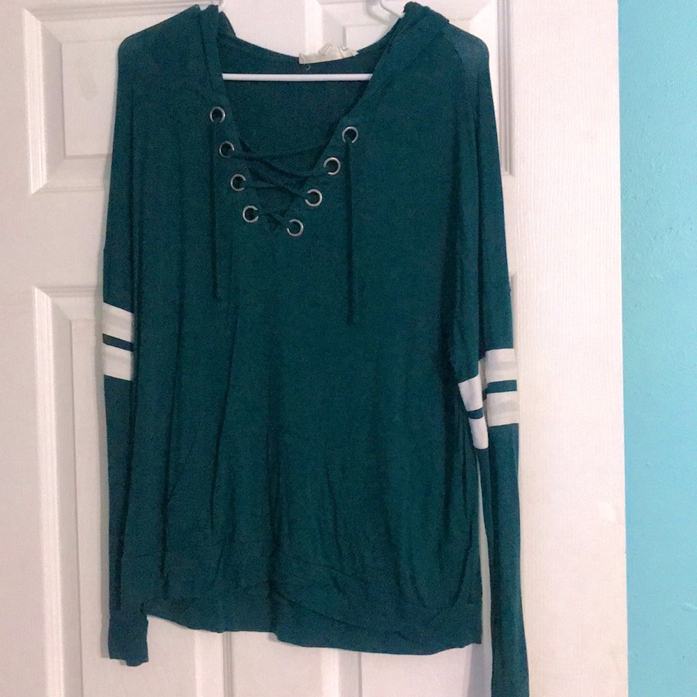 Sweatshirt/ long sleeved shirt